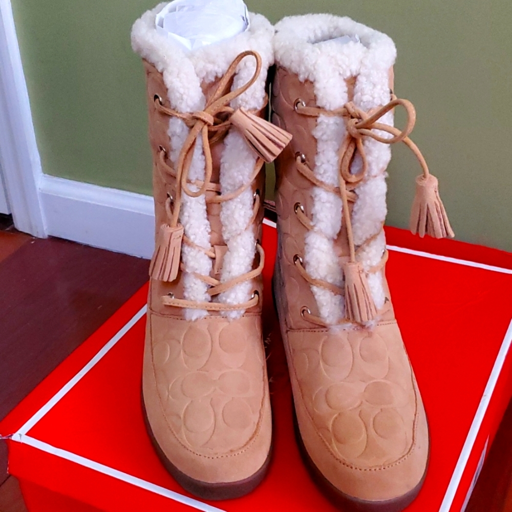 Tan coach lace up boots - Picture 2 of 6
